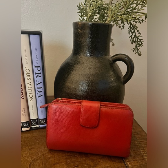 Prada Saffiano Wallet (with COA) - Picture 2 of 15